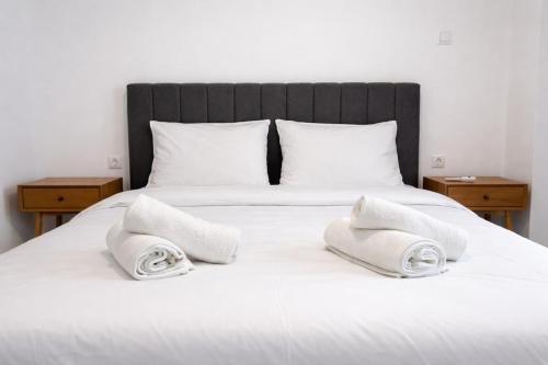 Piraeus Port Steps Away - Ground Floor Apt By ΜΡS