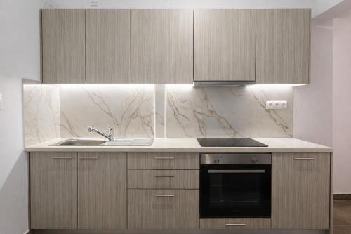 Piraeus Port Steps Away - Ground Floor Apt By ΜΡS