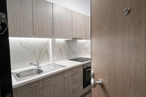 Piraeus Port Steps Away - Ground Floor Apt By ΜΡS