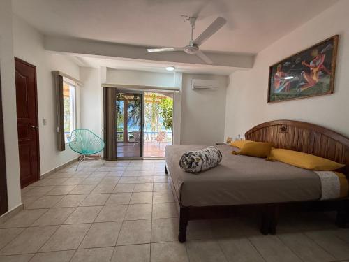 a bedroom with a bed and a ceiling fan at VISTAMAR Casa a pie de Playa in Playa Agua Blanca