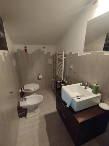 a bathroom with a white sink and a toilet at Villa Roverella Sutri Home Sweet Home Viterbo in Sutri