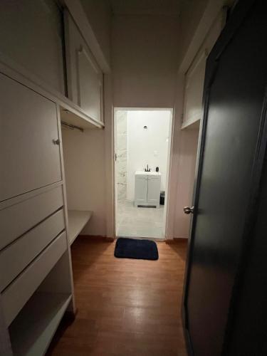 a hallway with a door to a room with a sink at 25 Habitación doble cama in Miravalle