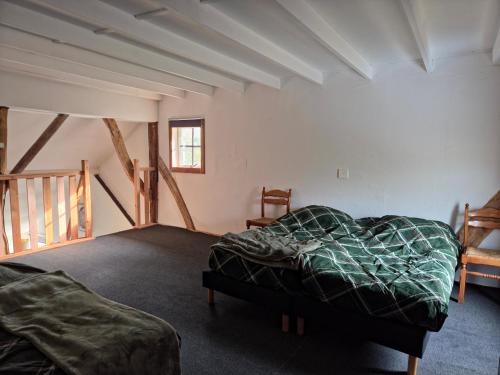 a bedroom with two beds in a room at Hoeve 1650 in Koekange