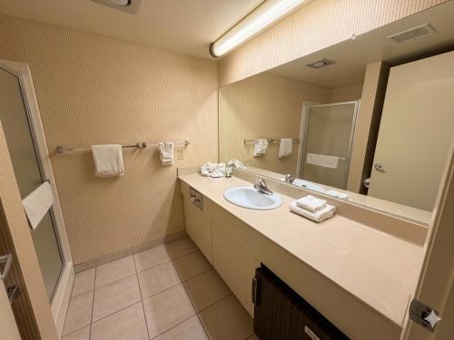 a bathroom with a sink and a mirror at Inn of Lompoc in Lompoc