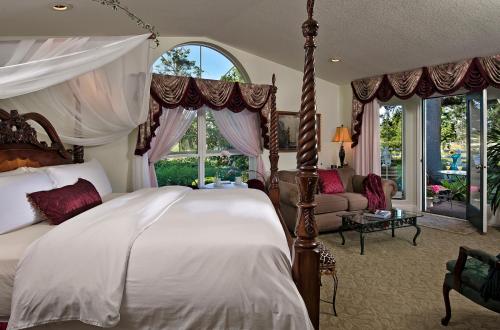 a bedroom with a canopy bed and a living room at Cozy Rose Inn in Prosser
