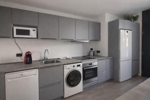 Modern Apartment near Madrid Airport Barajas