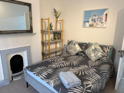 a living room with a couch and a fireplace at Spacious 4BR for Contractors, Groups, Families in Bournemouth