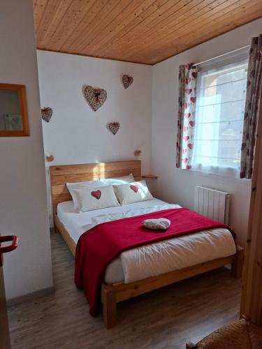 a bedroom with a bed with hearts on the wall at Hameau des chaumes vue panoramique in La Bresse