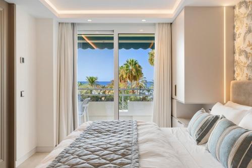 Modern Beachfront 2-Bedroom Apartment
