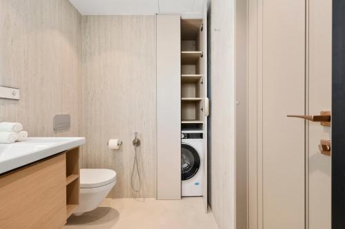 Modern Beachfront 2-Bedroom Apartment