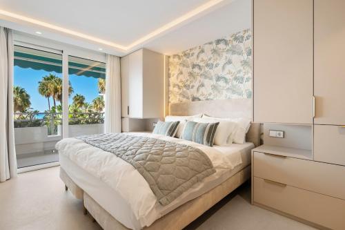 Modern Beachfront 2-Bedroom Apartment