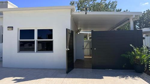 Comfortable modern apartment- central location. photo 15