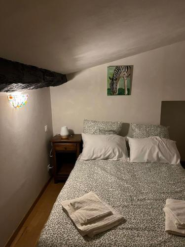 a bedroom with a bed with two towels on it at Gite Thérèse in Montferrer