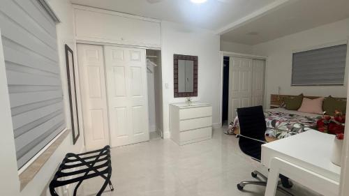 Comfortable modern apartment- central location. photo 9