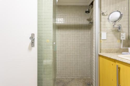a shower with a glass door in a bathroom at Flat - Excelente localização - Hotel Garvey in Brasília