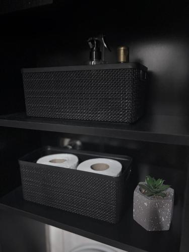 a black shelf with a toilet and a sink at Apto no Centro de Porto Alegre in Porto Alegre