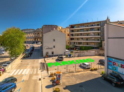Place to be - Apartment in the city centre with private parking
