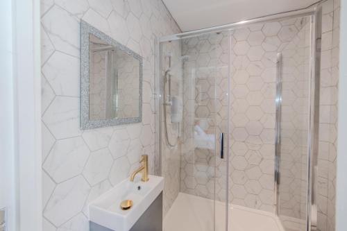 Central 3 Bedroom Next To Brighton Shopping Centre & Beach Sleep 16 Guests photo 4