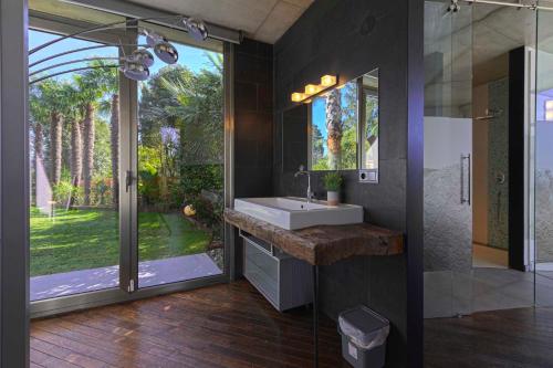 a bathroom with a sink and a glass shower at Villa Nola - Diseño Vasco, Lujo y Privacidad in San Sebastián