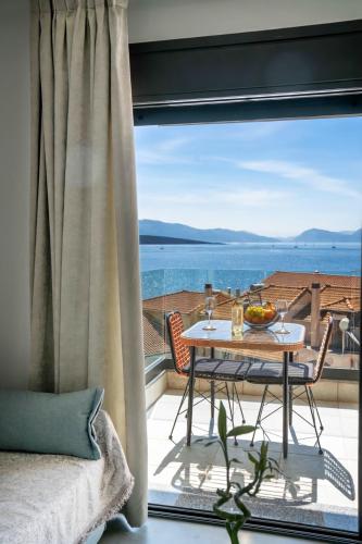 Poseidon Sea View Apartments - Ocean, River