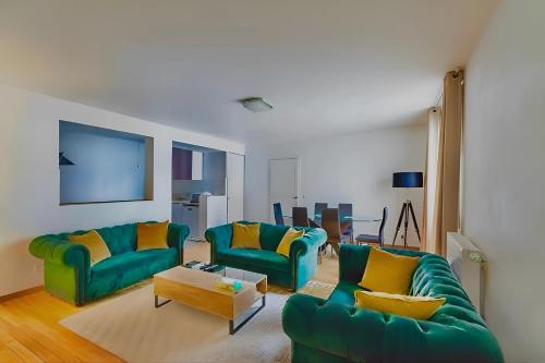 Eiffel Tower - Spacious 4BR - Sleeps 8