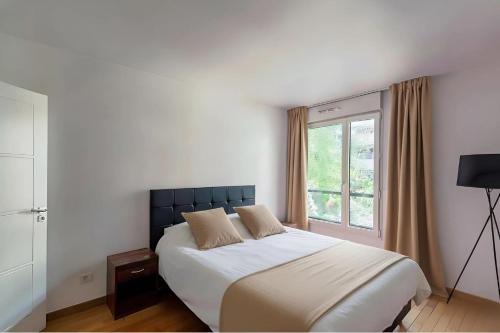 Eiffel Tower - Spacious 4BR - Sleeps 8