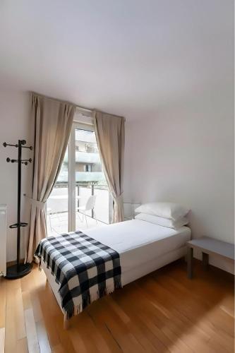 Eiffel Tower - Spacious 4BR - Sleeps 8