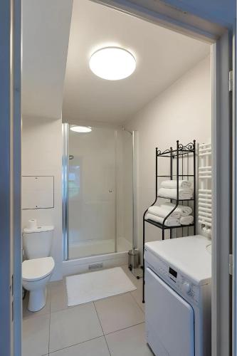 Eiffel Tower - Spacious 4BR - Sleeps 8