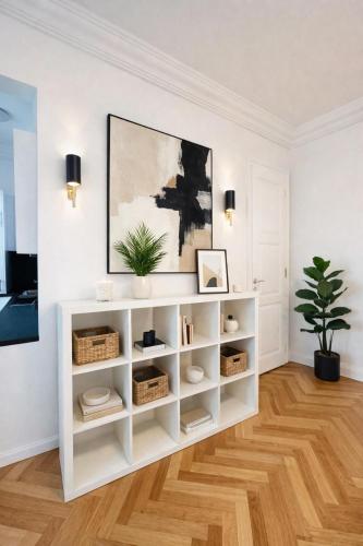 Modern Apartment Close to Subway & Vineyards