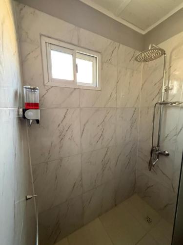 a bathroom with a shower and a window at Complejo Los Olivos in Ciudad Lujan de Cuyo