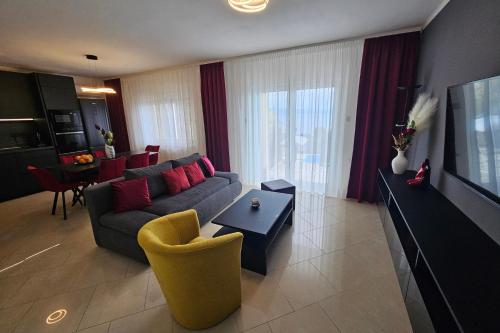 Family-friendly apartments with swimming pool Opatija - 7916