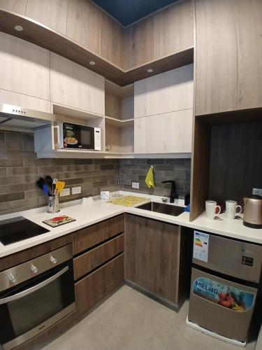 Virtuvė arba virtuvėlė apgyvendinimo įstaigoje Lujoso Monoambiente - Edificio Satori