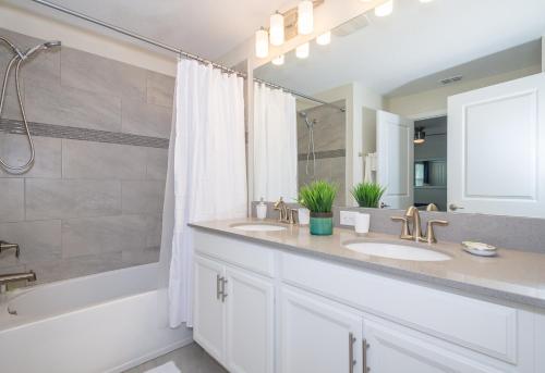 Stunning Townhouses 5 Minutes away Disney! photo 37