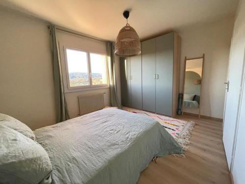 Spacious 2 bedroom apartment with stunning mountain view