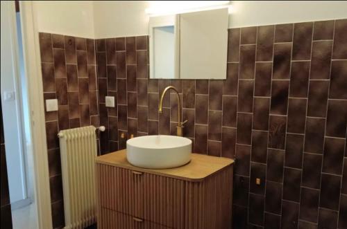 Spacious 2 bedroom apartment with stunning mountain view