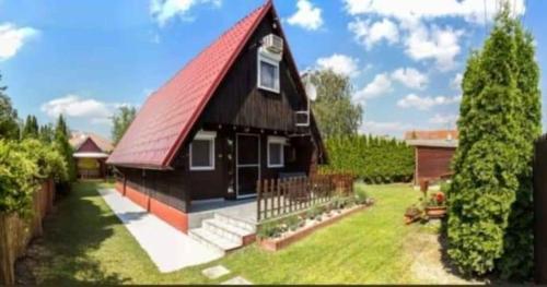 Holiday Home with A - C in Balatonmariafuerdo 55348