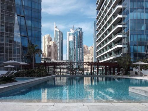Waterfront Luxury 1 Bedroom Apartment Silverene Tower near Marina Mall