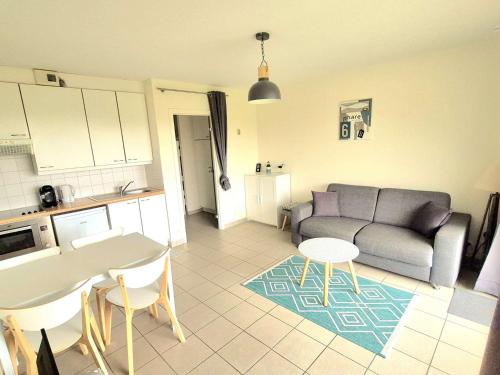Studio au rez-de-chaussée avec terrasse dégagée - FR-1-675-56