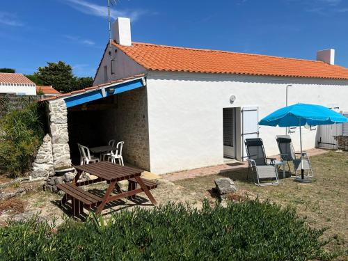 Maison mitoyenne 4 pers à Barbâtre proche plage - FR-1-823-90