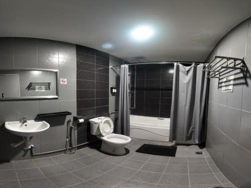a bathroom with a toilet and a shower and a sink at Metroinn Hotel in Arau