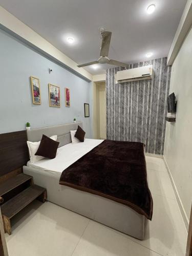 a bedroom with a large bed in a room at Khandelwal Guest House in Ujjain