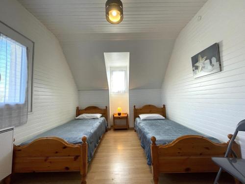 a room with two beds and a window at Sarthou in Espéchède