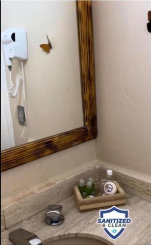a bathroom with a sink with a mirror and a sink sidx sidx sidx at Torres Gemelas Suite VIP Frontal 607 in Acapulco