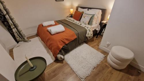 Gare Montoparnasse ,awesome place , 76 m2 2 bedroom,,center of st Germain ,5 mins Eiffel tour and Louvre meusm ,2 mins latin dustrict and Cathedral of Notre of Paris