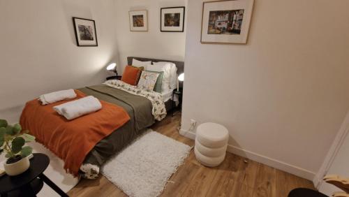 Gare Montoparnasse ,awesome place , 76 m2 2 bedroom,,center of st Germain ,5 mins Eiffel tour and Louvre meusm ,2 mins latin dustrict and Cathedral of Notre of Paris
