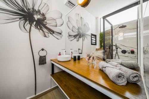 a bathroom with a sink and a mirror at La Fabrik' - Studio avec jacuzzi privé à La Réunion in Le Tampon