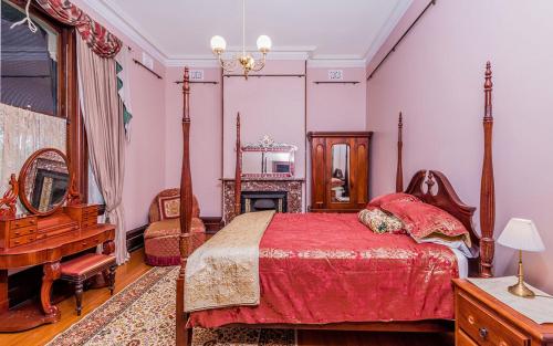 a bedroom with a bed and a dresser and a piano at Rosslyn in Grafton