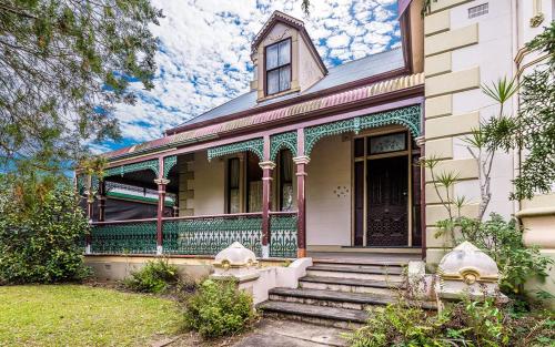 an old house with a porch and stairs in front at Rosslyn in Grafton