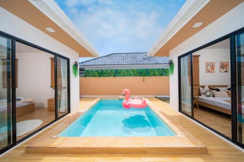 a swimming pool in the middle of a house at Mango Breeze Villa in Ban Nong Chaeng