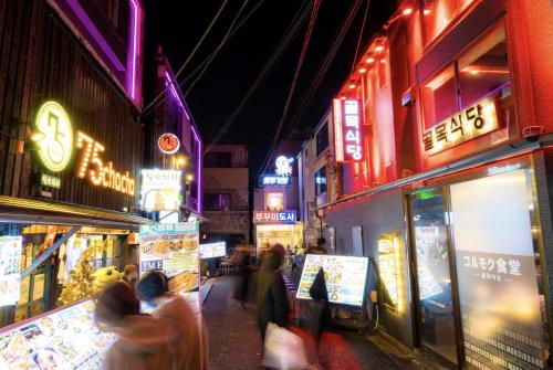 -Emare 401- Within walking distance of Shinjuku Station
